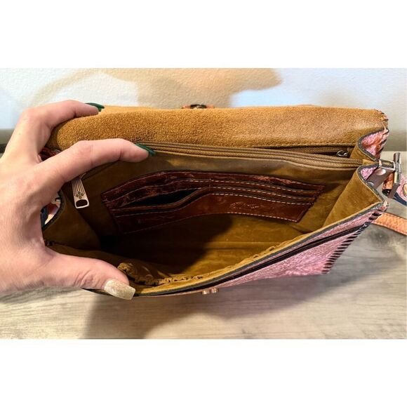 NWOT Patricia Nash 100% Leather Metallic Embossed Detailing Crossbody Purse - Picture 10 of 15